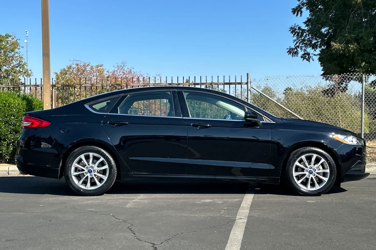 Thumbnail: 2017 Ford Fusion - 8