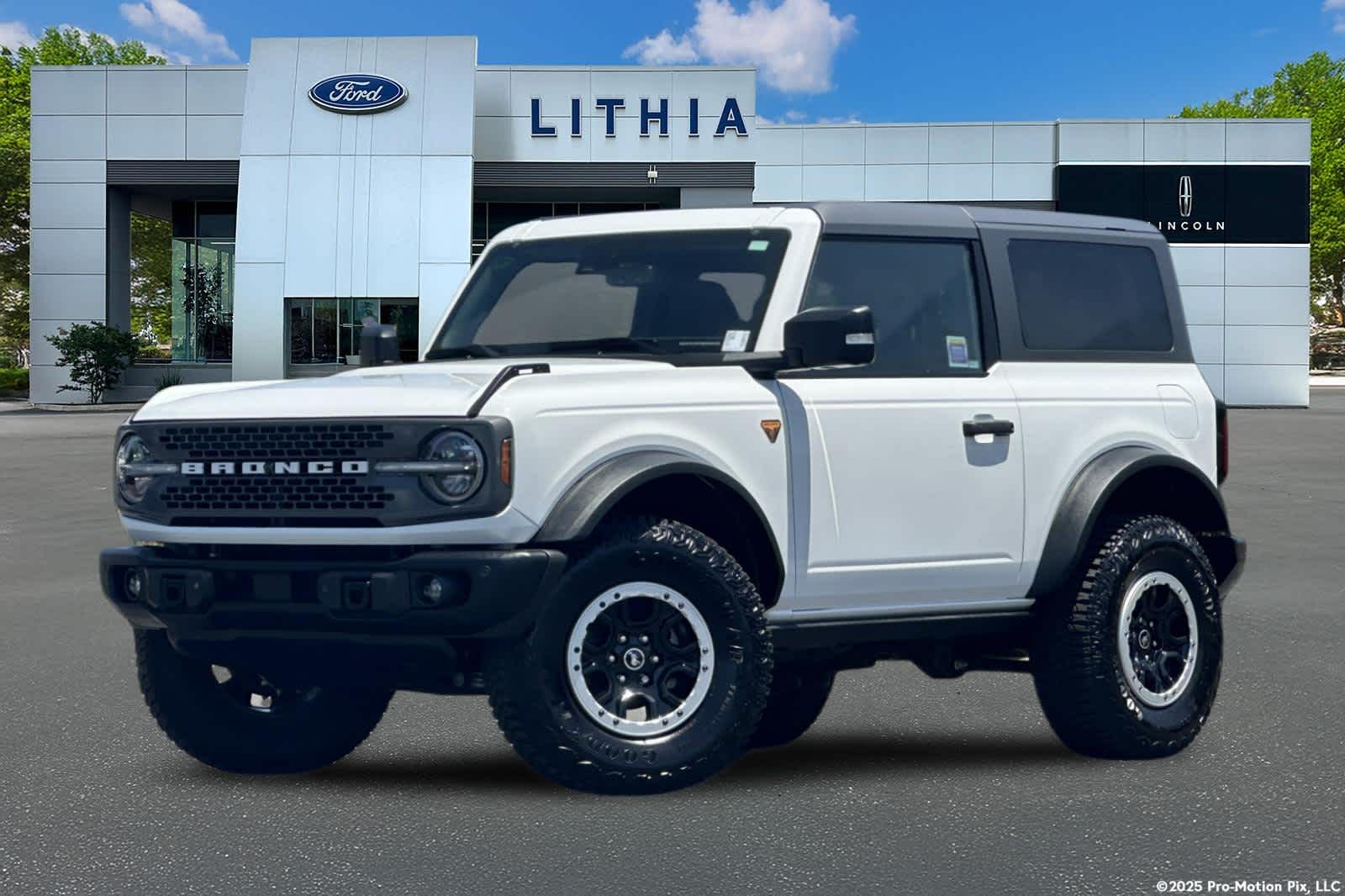2023 Ford Bronco Outer Banks Hero Image