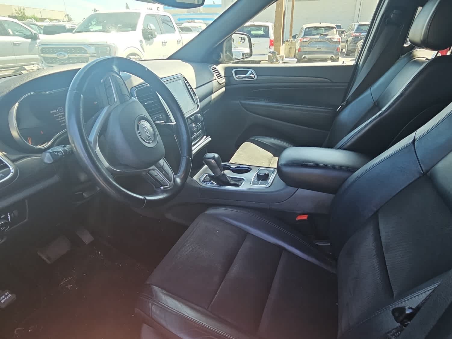 Thumbnail: 2022 Jeep Grand Cherokee - 14