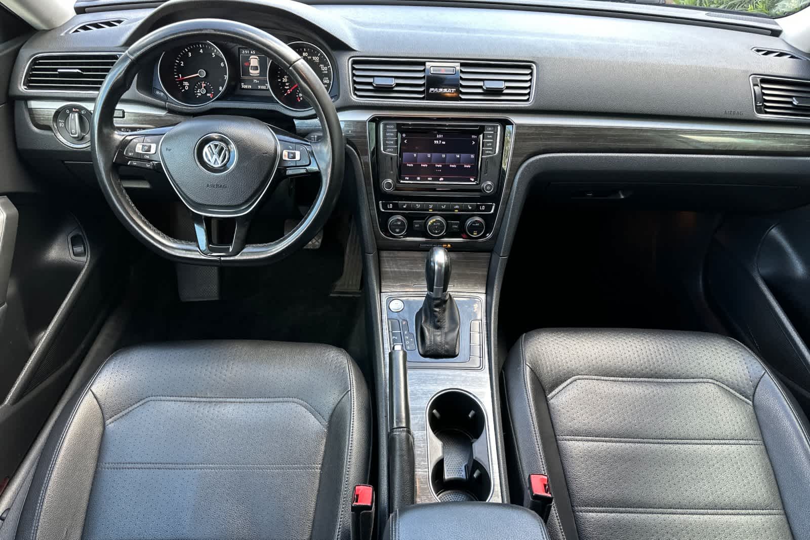 Thumbnail: 2018 Volkswagen Passat - 3