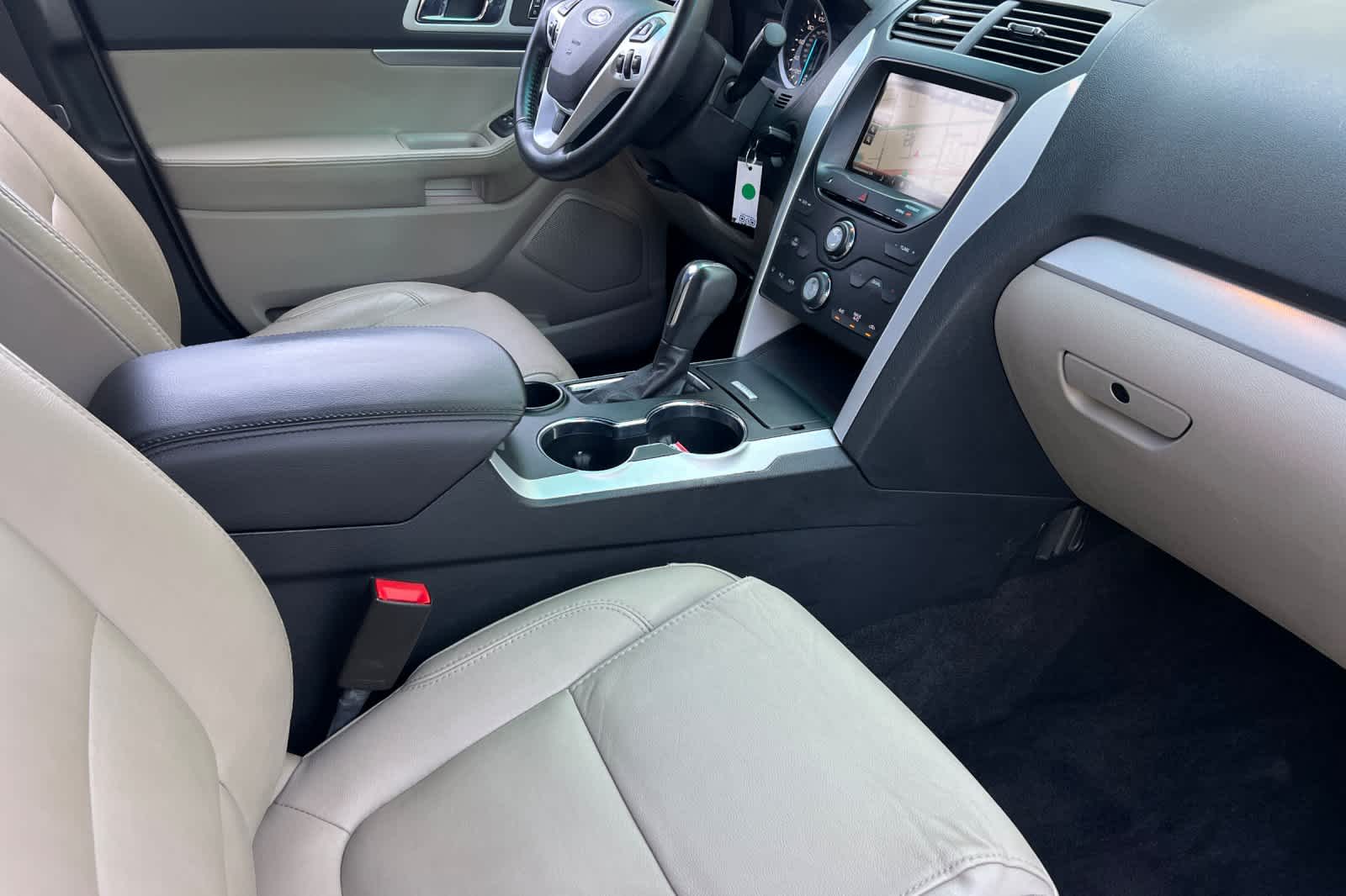 Thumbnail: 2015 Ford Explorer - 17