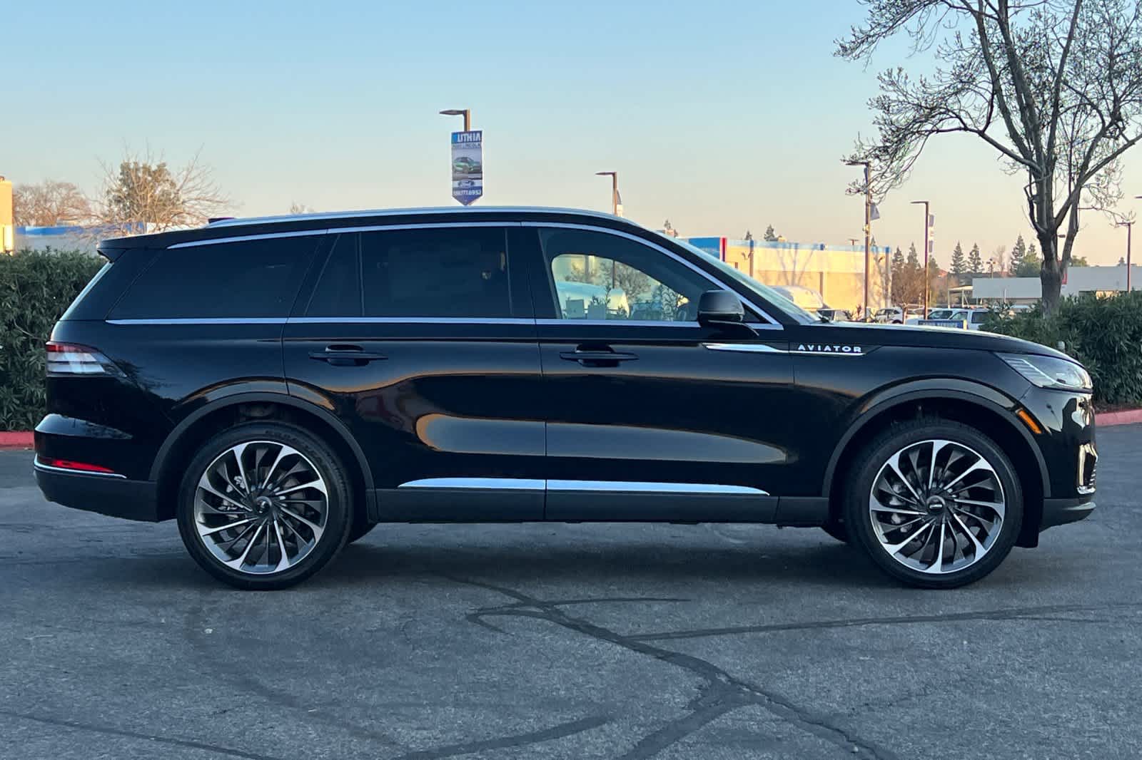 Thumbnail: 2026 Lincoln Aviator - 8