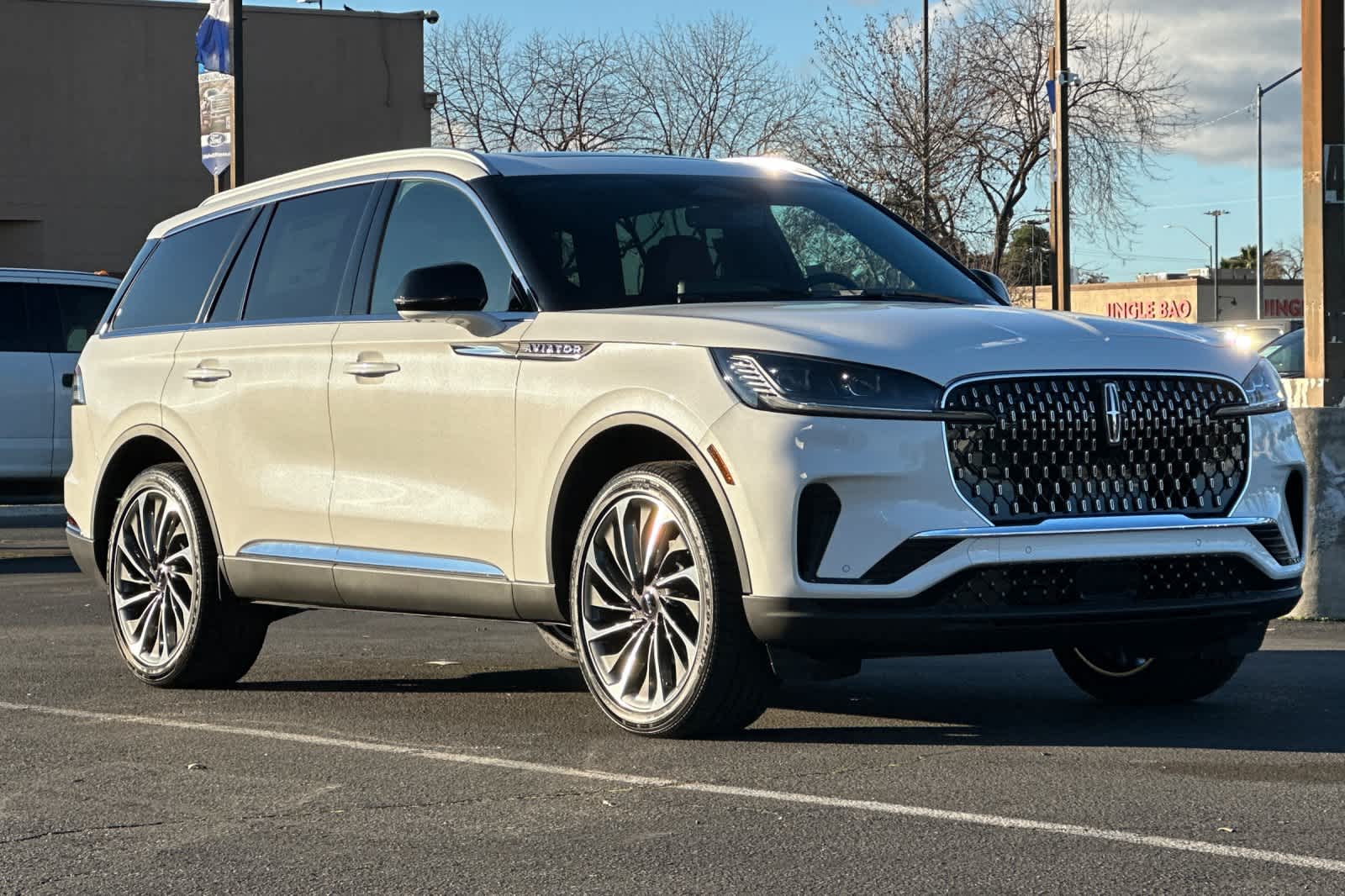 Thumbnail: 2026 Lincoln Aviator - 10