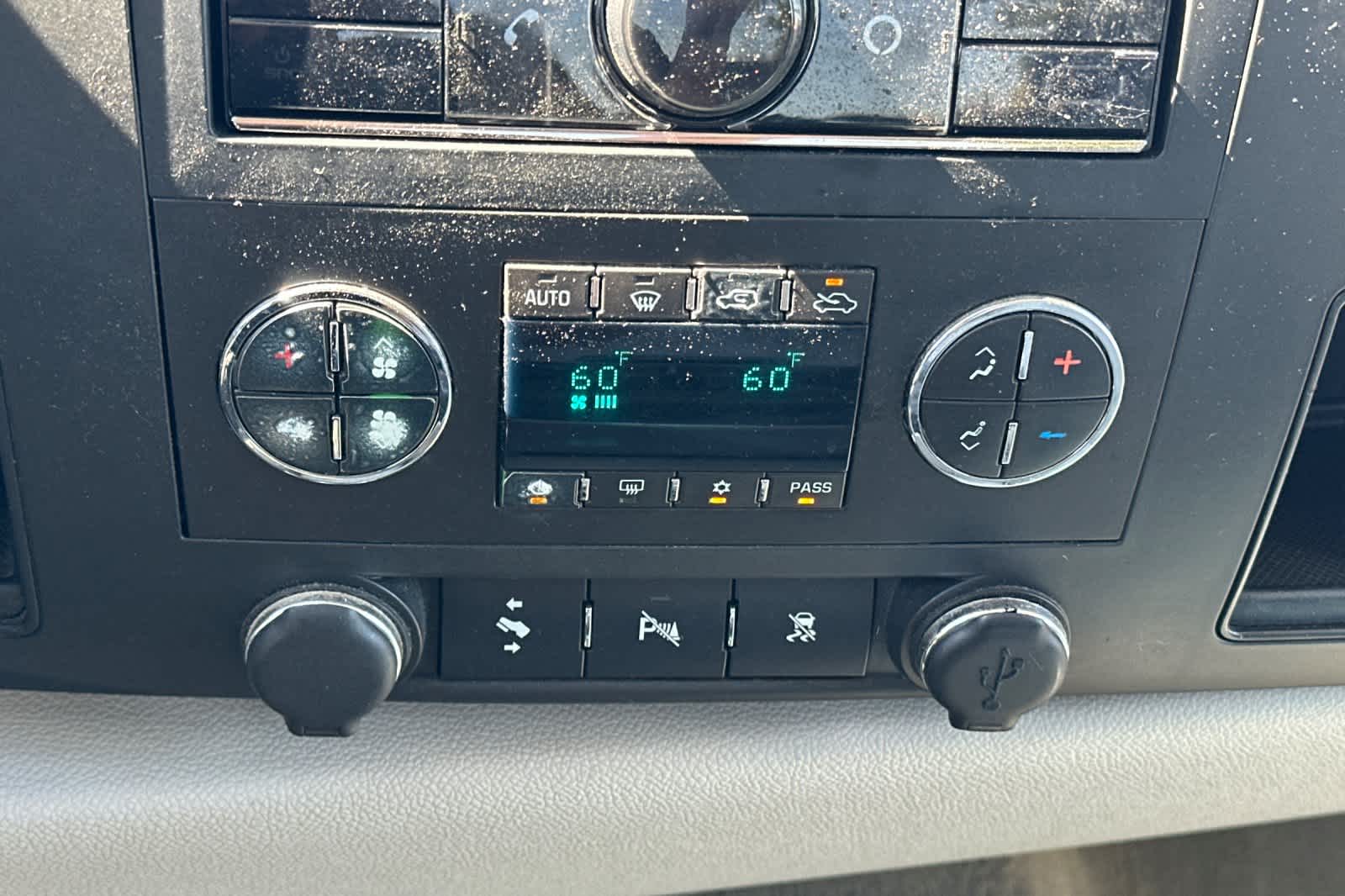 Thumbnail: 2011 GMC Sierra 1500 - 17