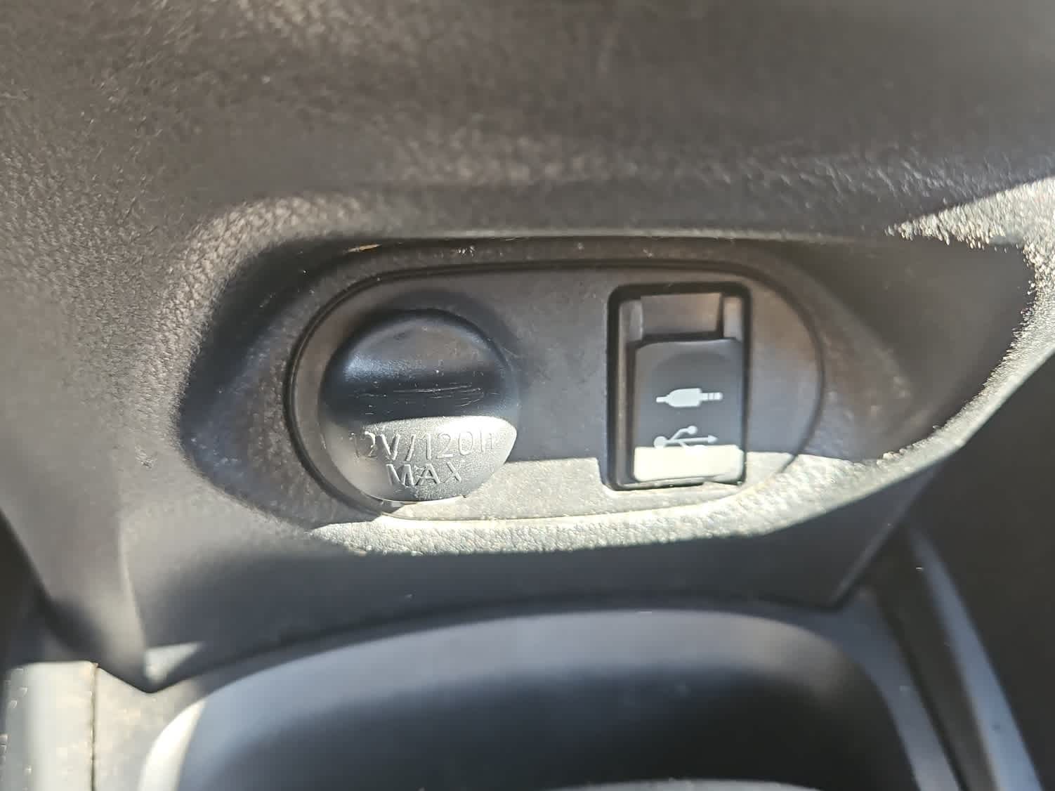 Thumbnail: 2015 Toyota Yaris - 19