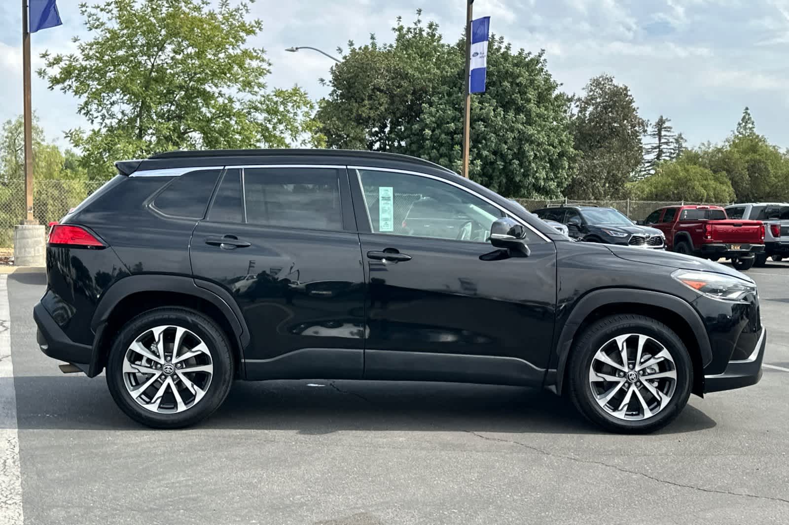 Thumbnail: 2023 Toyota Corolla Cross - 8