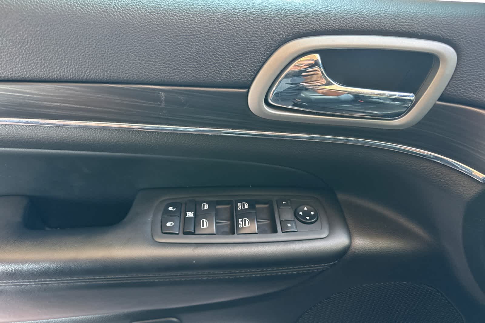 Thumbnail: 2019 Jeep Grand Cherokee - 12