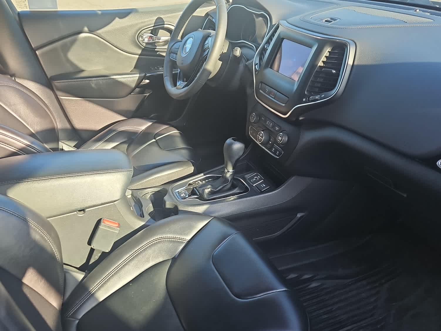 Thumbnail: 2020 Jeep Cherokee - 13