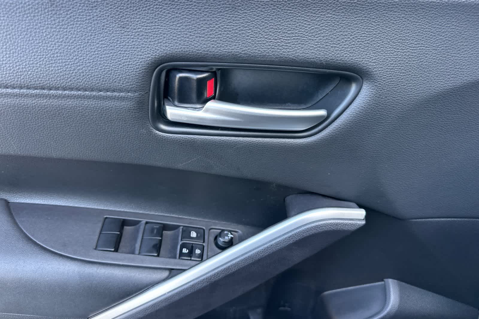 2024 Toyota Corolla Cross XLE 12
