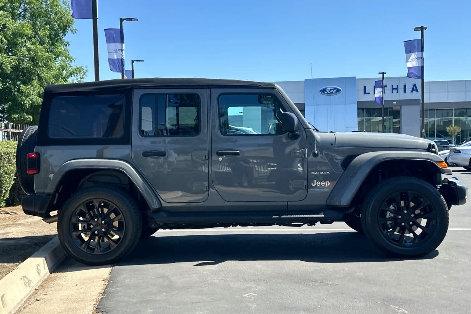 Thumbnail: 2022 Jeep Wrangler - 8