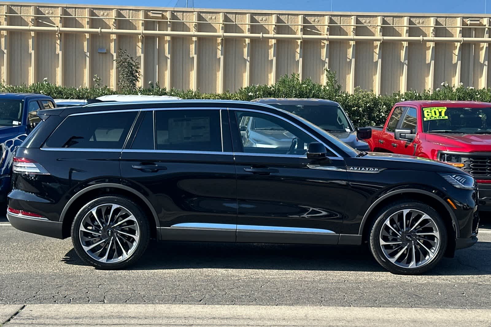 Thumbnail: 2025 Lincoln Aviator - 8