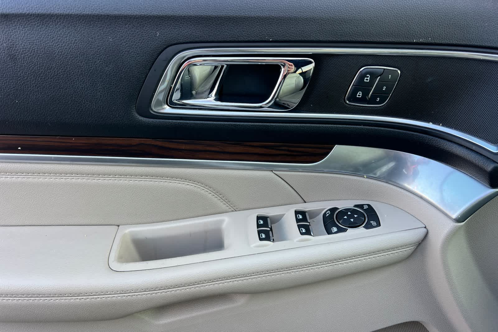 Thumbnail: 2018 Ford Explorer - 12