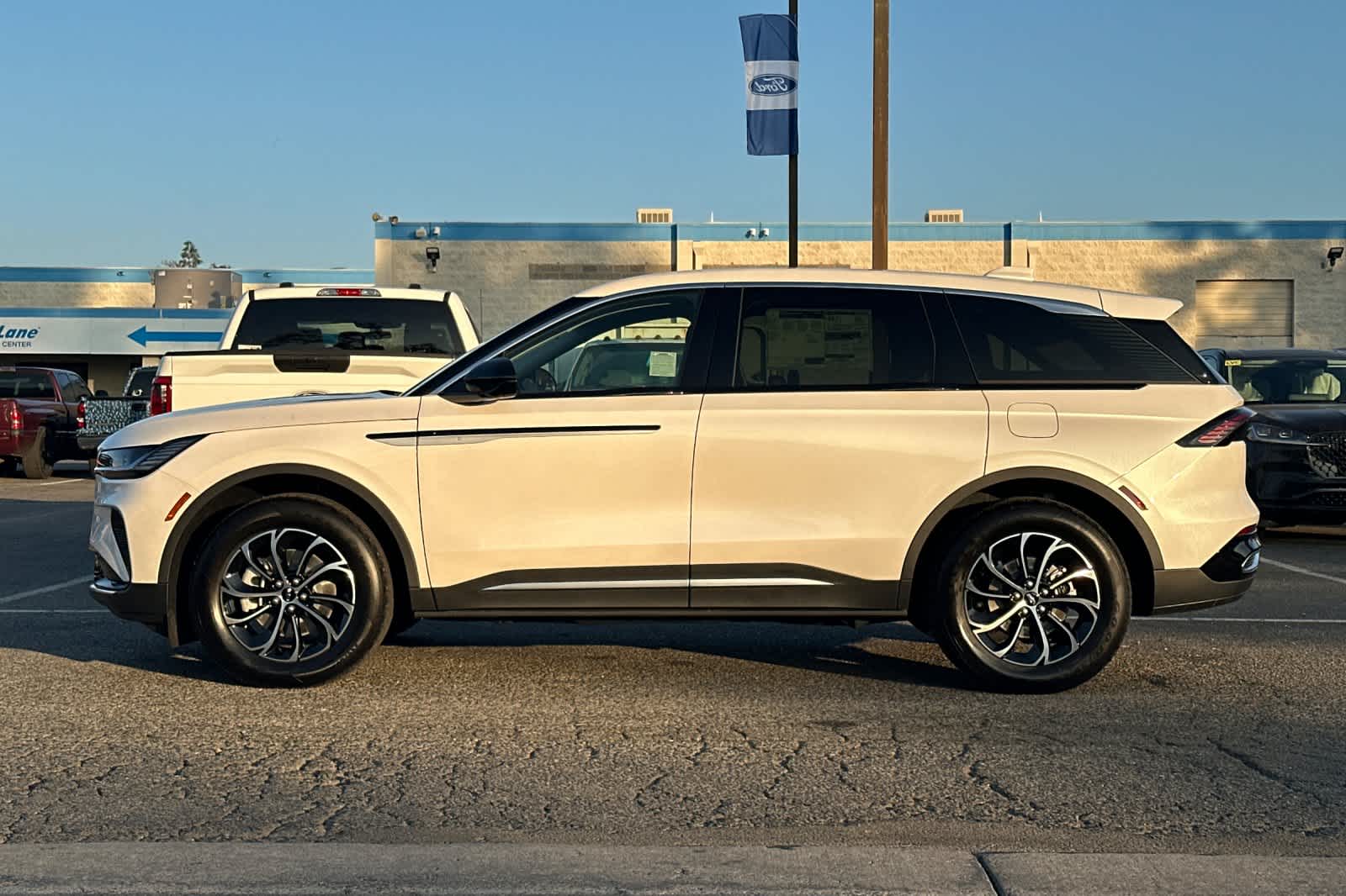 Thumbnail: 2026 Lincoln Nautilus - 5