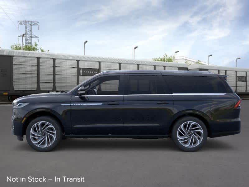 Thumbnail: 2025 Lincoln Navigator L - 3