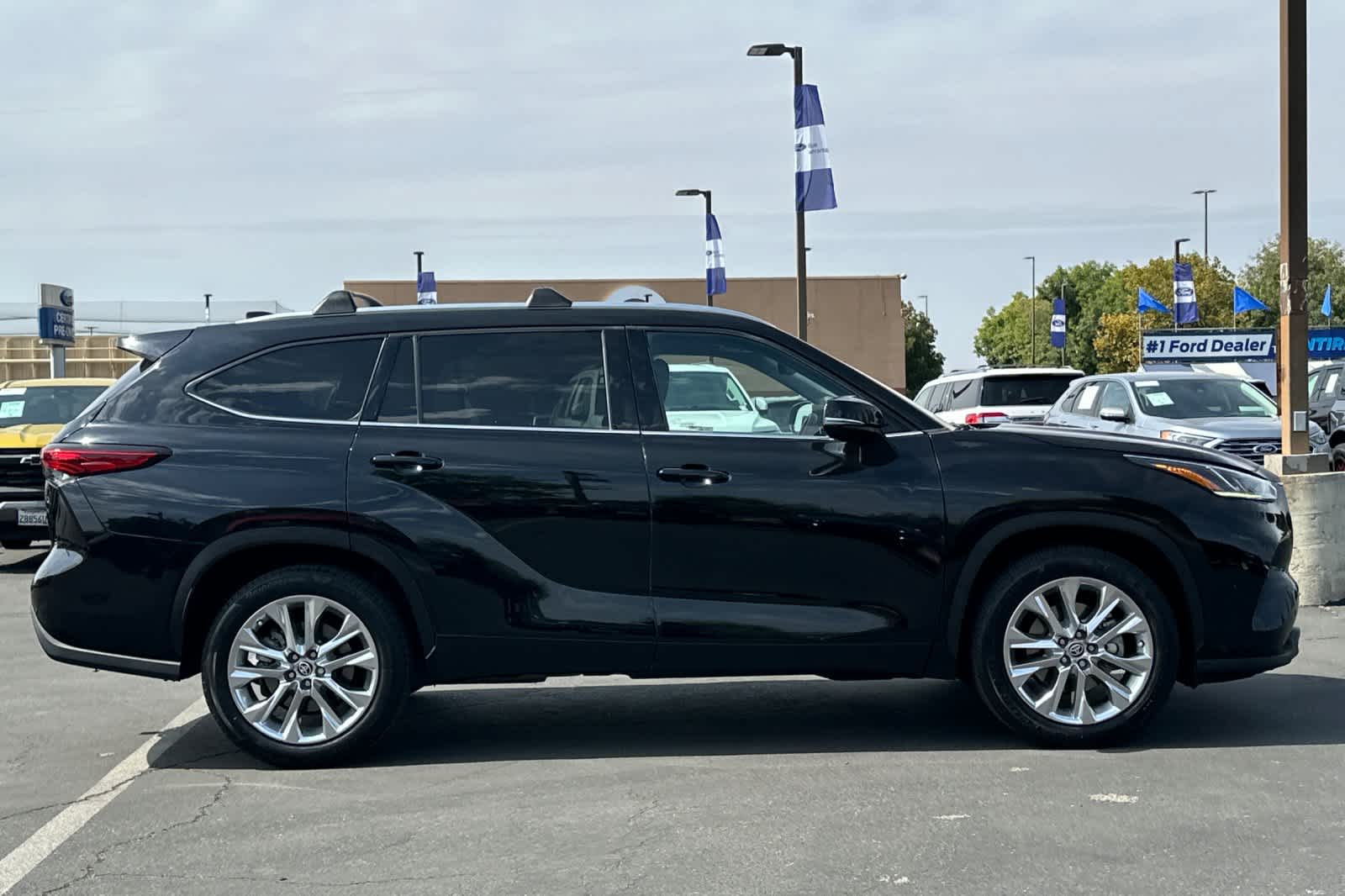 Thumbnail: 2020 Toyota Highlander - 9