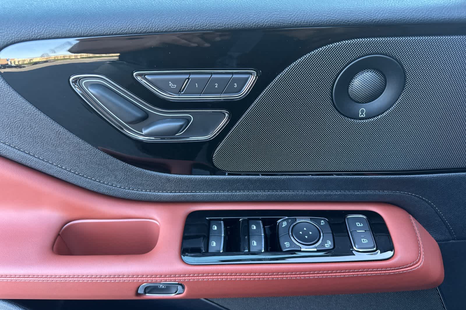 Thumbnail: 2025 Lincoln Aviator - 13