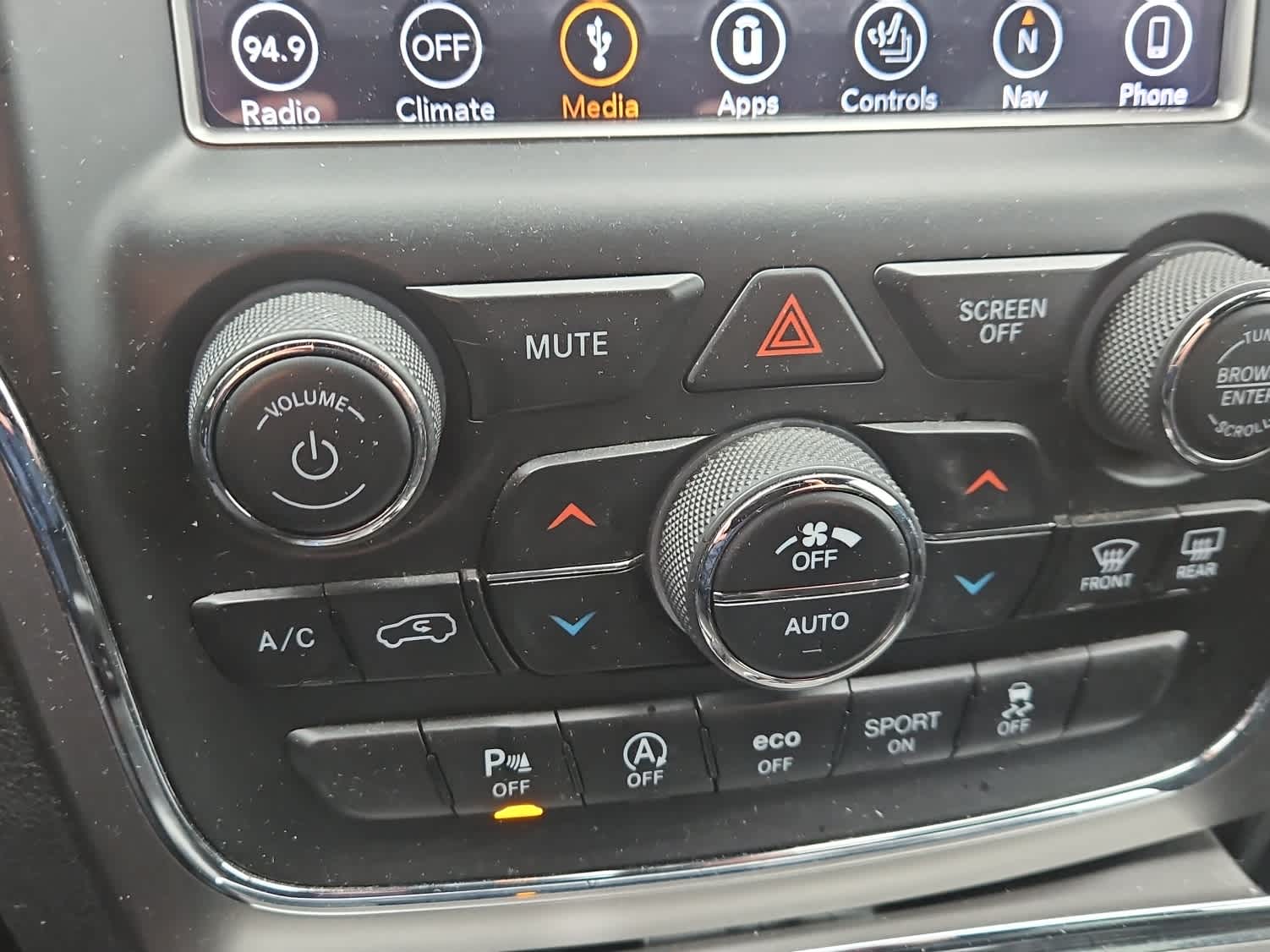 Thumbnail: 2018 Jeep Grand Cherokee - 17