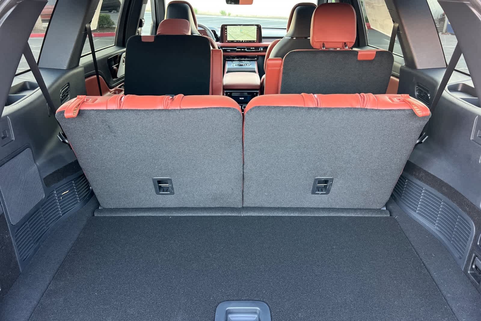 Thumbnail: 2026 Lincoln Aviator - 17