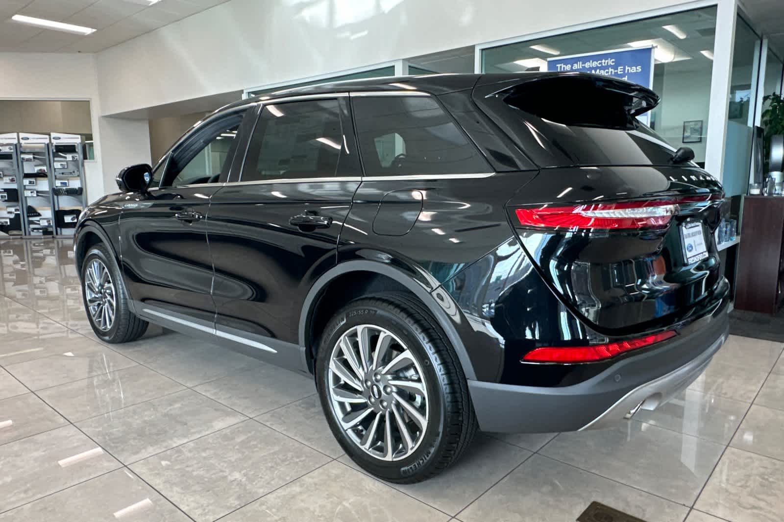 Thumbnail: 2025 Lincoln Corsair - 6