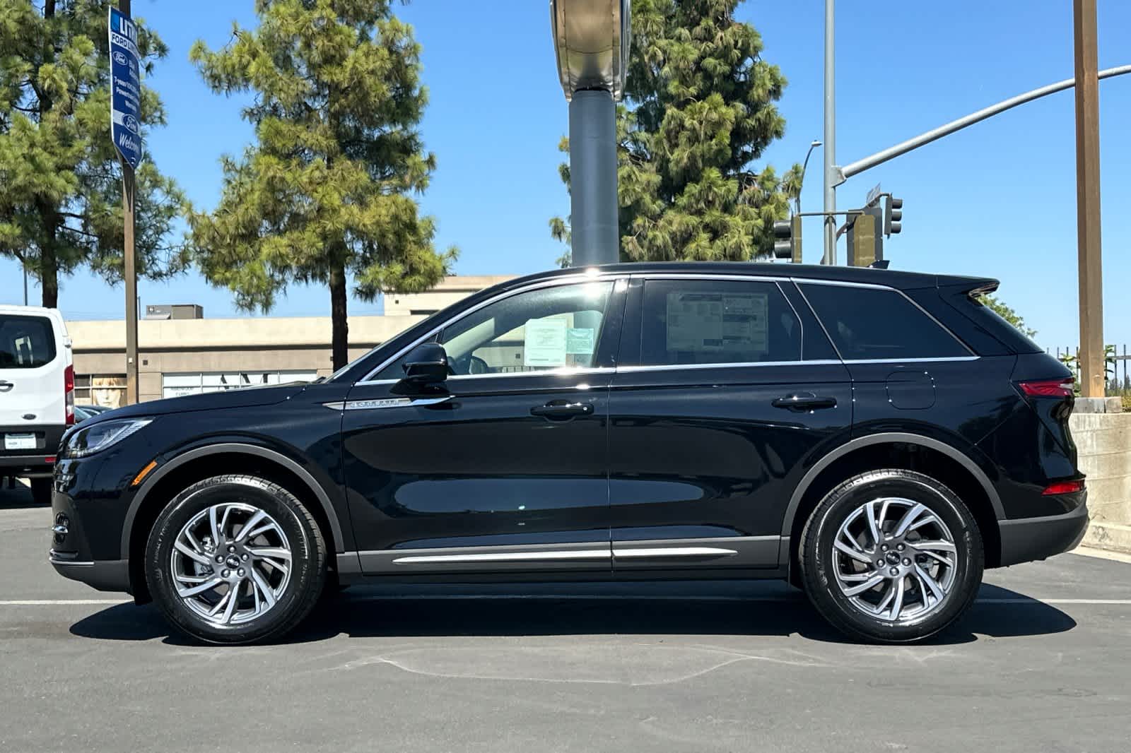 Thumbnail: 2025 Lincoln Corsair - 5