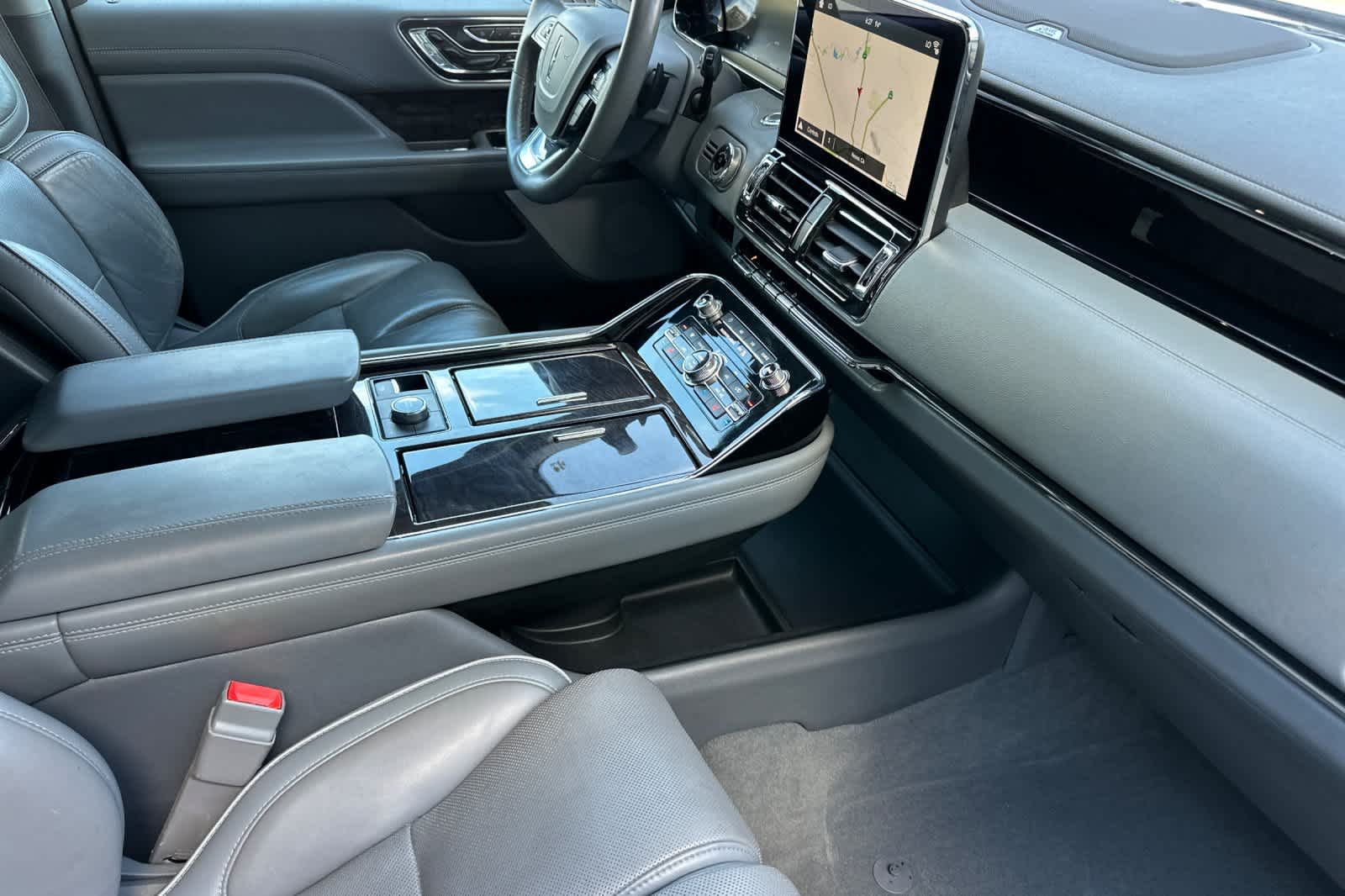Thumbnail: 2019 Lincoln Navigator L - 17