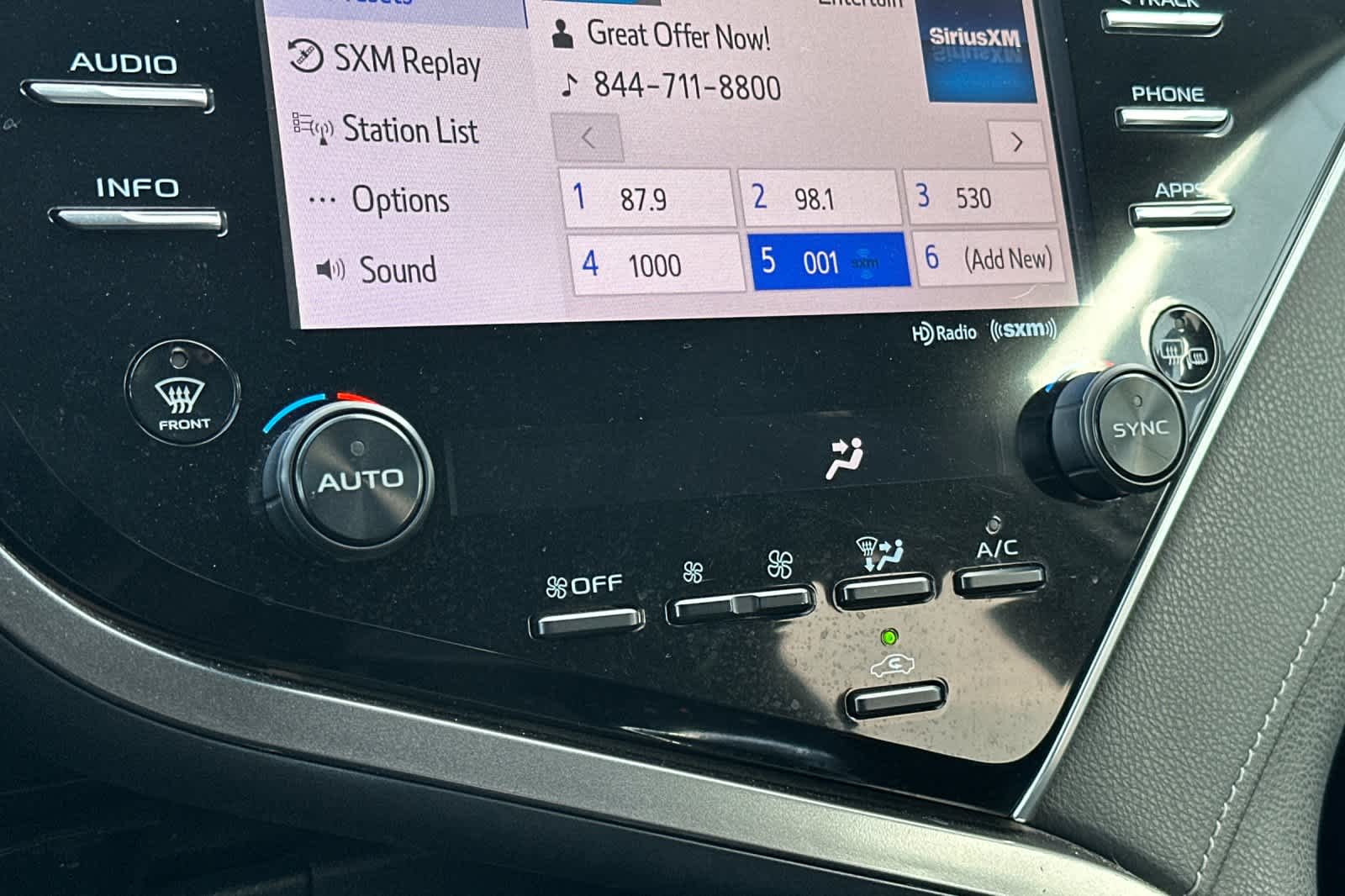 Thumbnail: 2018 Toyota Camry - 18