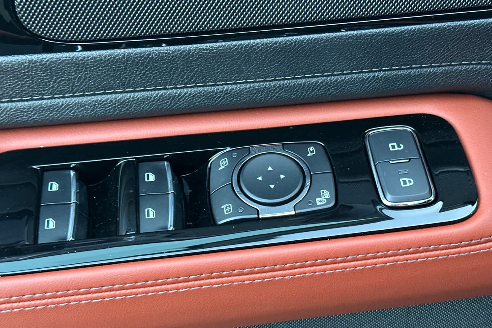 Thumbnail: 2025 Lincoln Aviator - 14