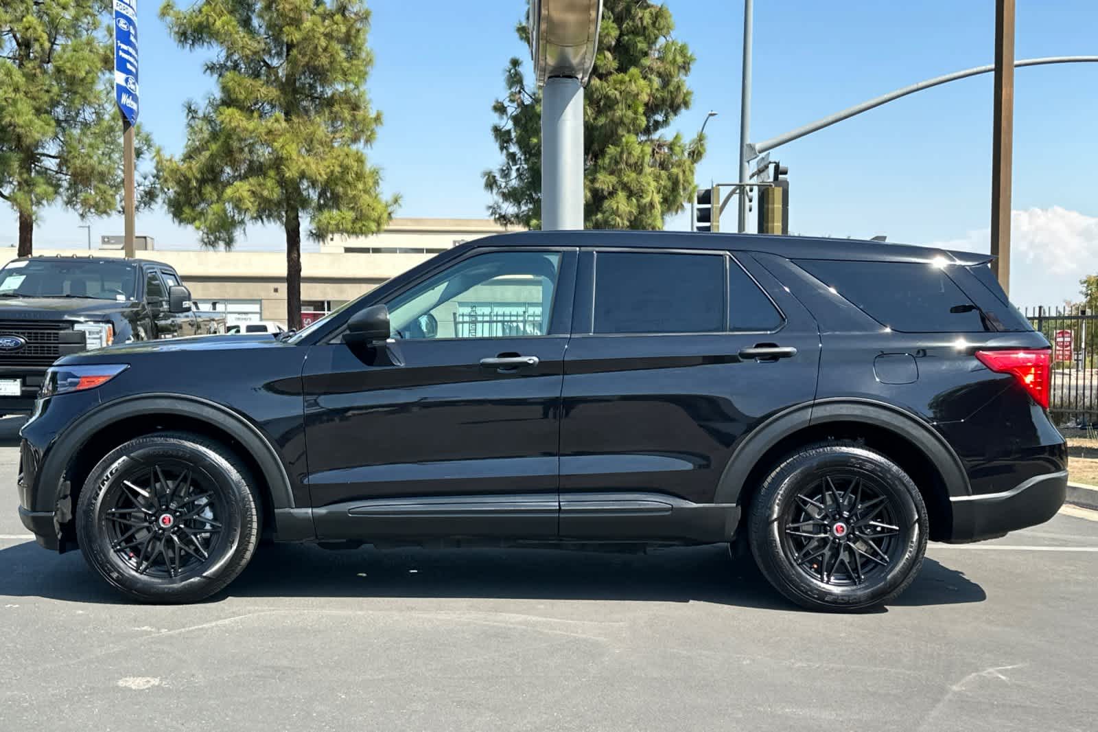 Thumbnail: 2022 Ford Explorer - 6