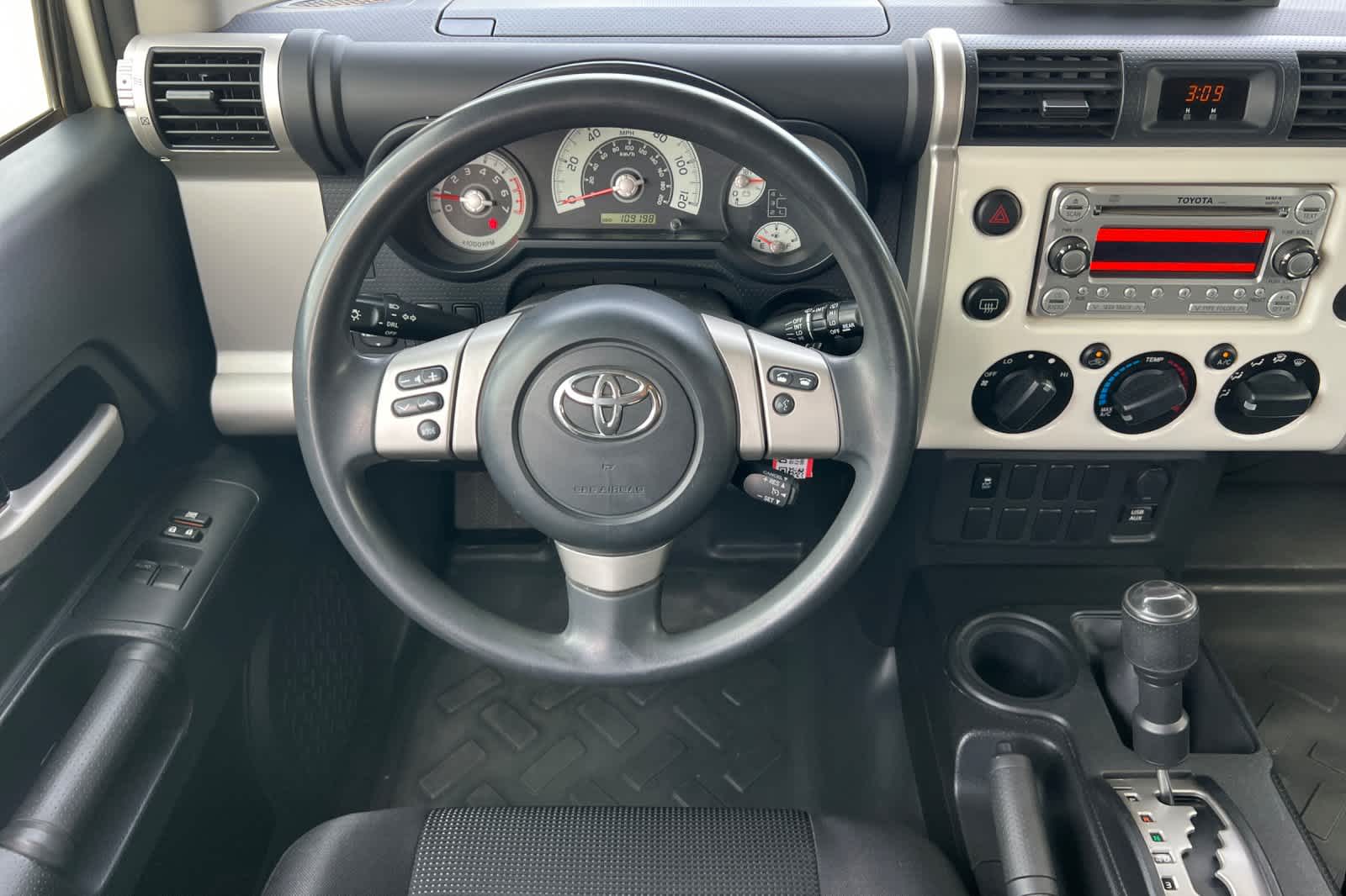 Thumbnail: 2013 Toyota FJ Cruiser - 14