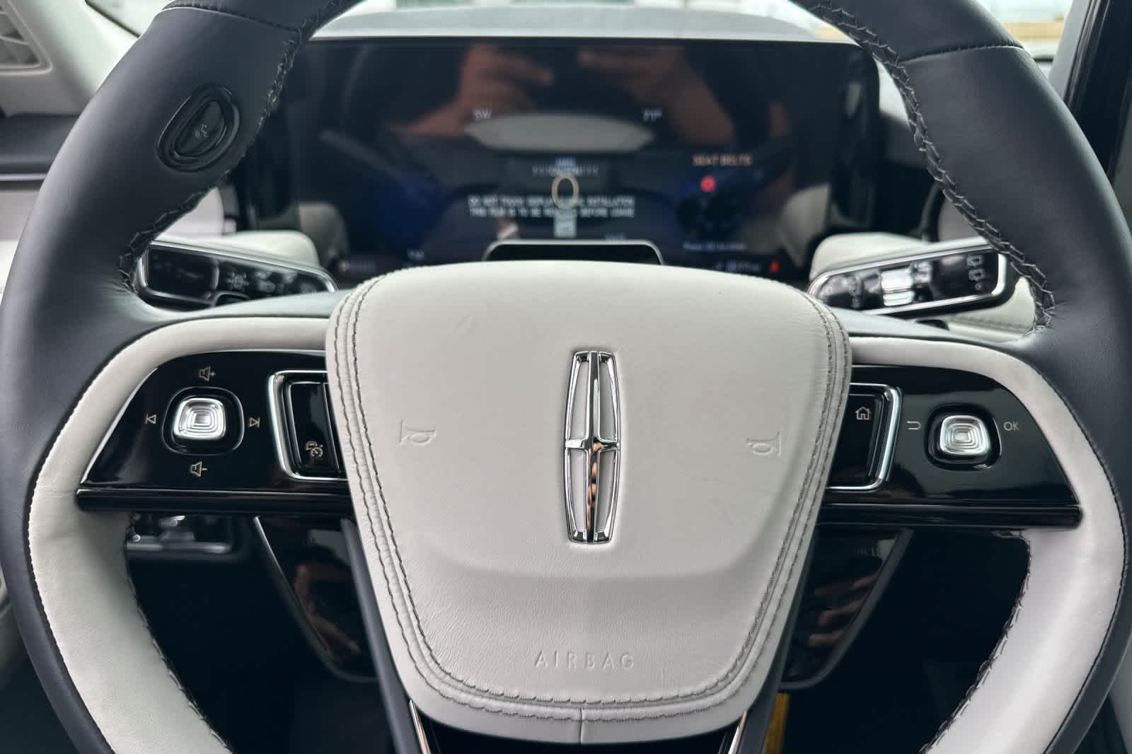 Thumbnail: 2025 Lincoln Aviator - 23