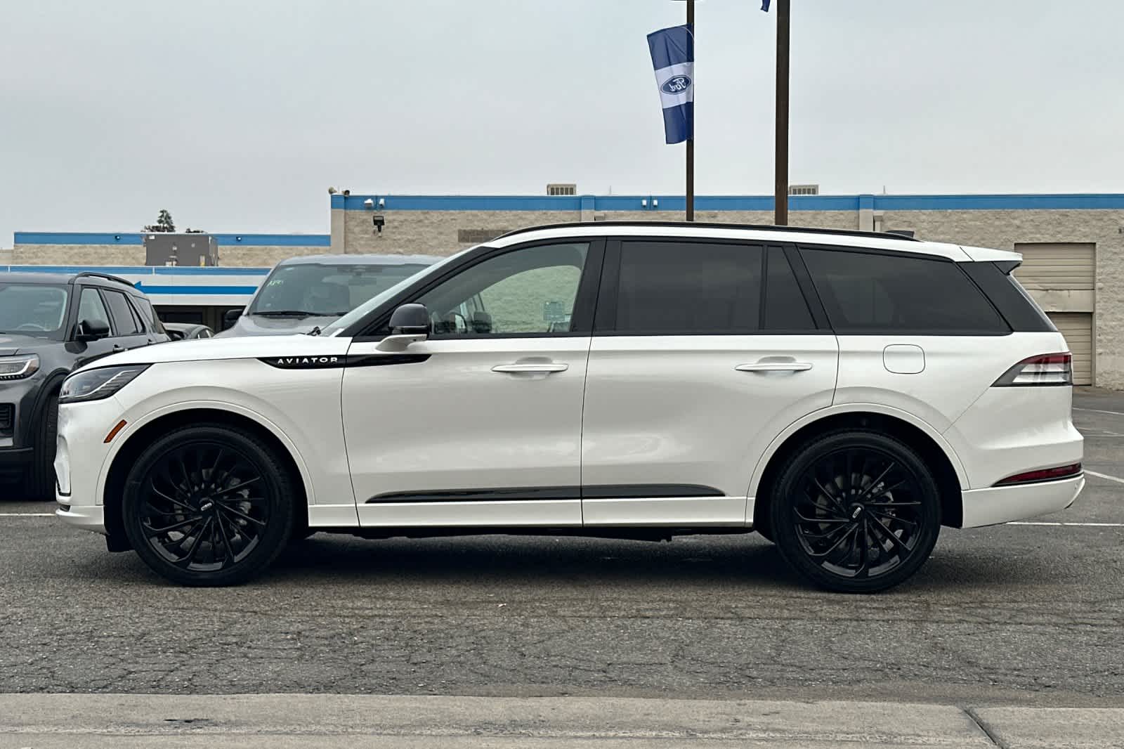 Thumbnail: 2026 Lincoln Aviator - 5