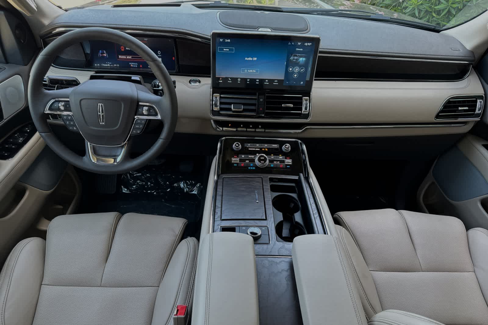 Thumbnail: 2024 Lincoln Navigator - 3