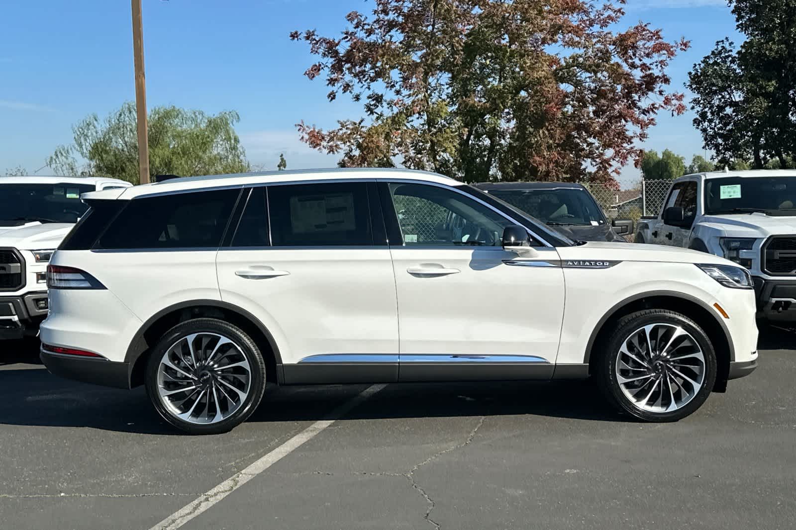 Thumbnail: 2026 Lincoln Aviator - 8