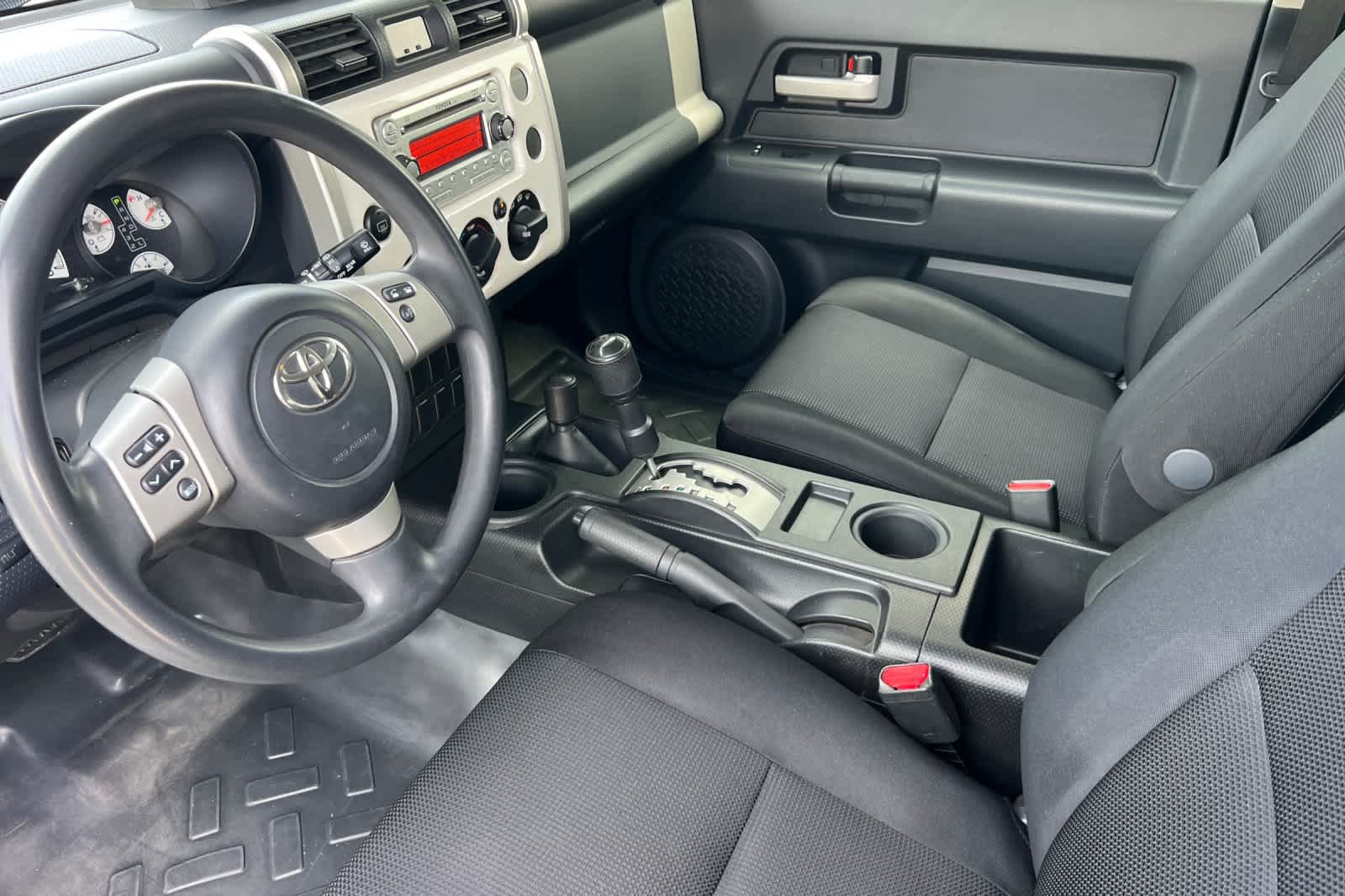 Thumbnail: 2013 Toyota FJ Cruiser - 11