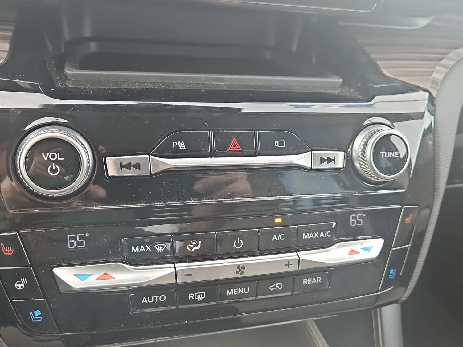 Thumbnail: 2021 Ford Explorer - 18