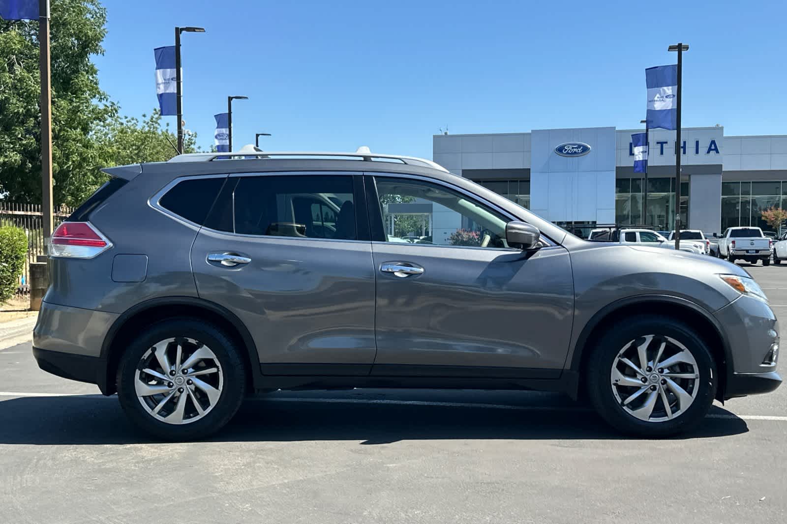 Thumbnail: 2015 Nissan Rogue - 8