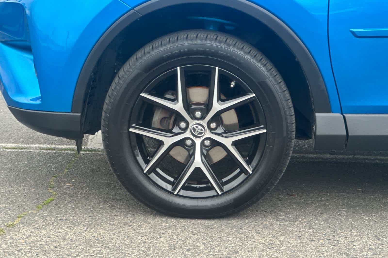 Thumbnail: 2017 Toyota RAV4 - 28