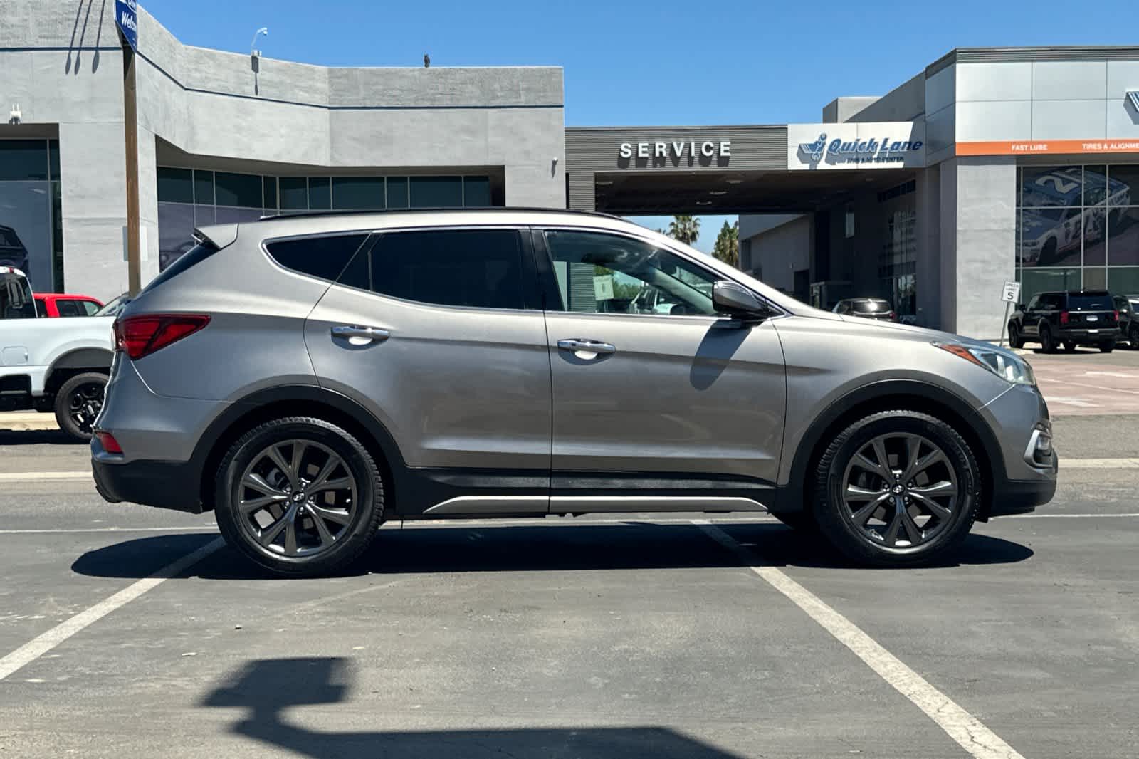 Thumbnail: 2017 Hyundai Santa Fe - 8