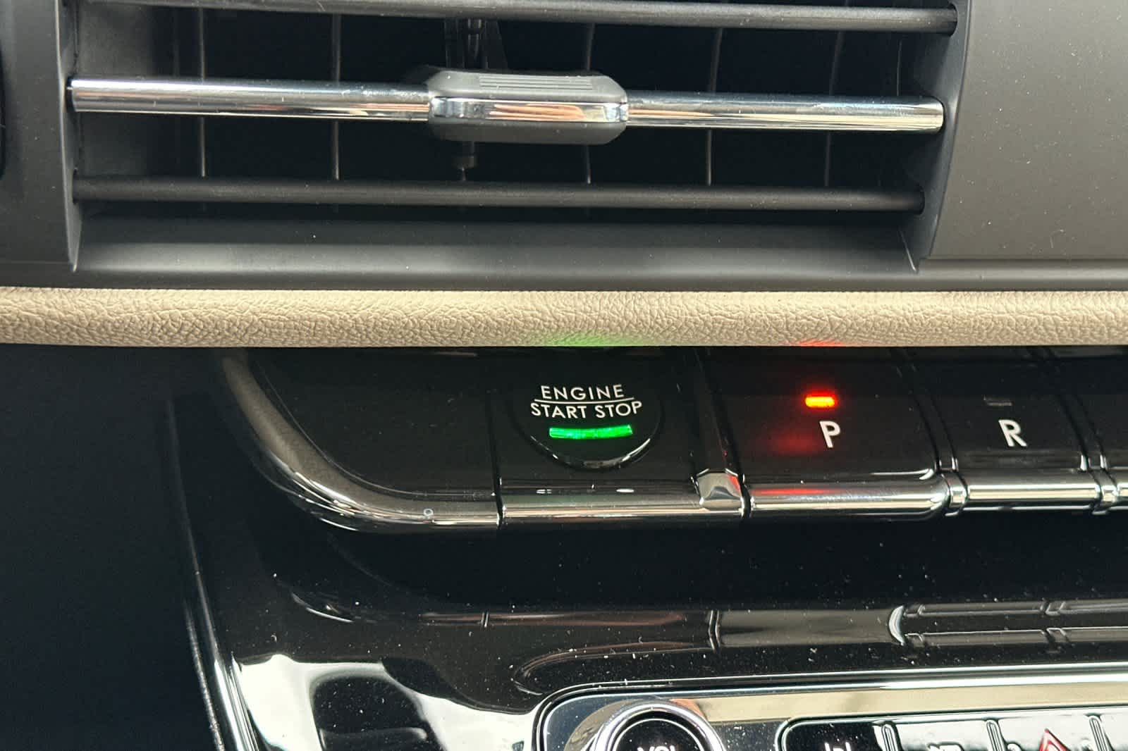 Thumbnail: 2025 Lincoln Corsair - 24