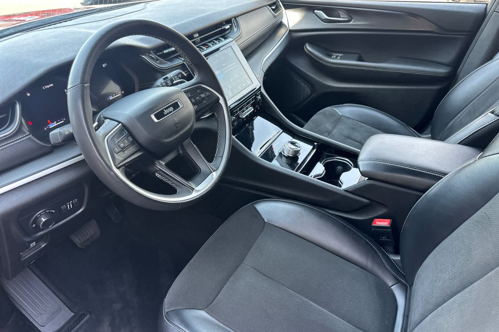 Thumbnail: 2023 Jeep Grand Cherokee - 11
