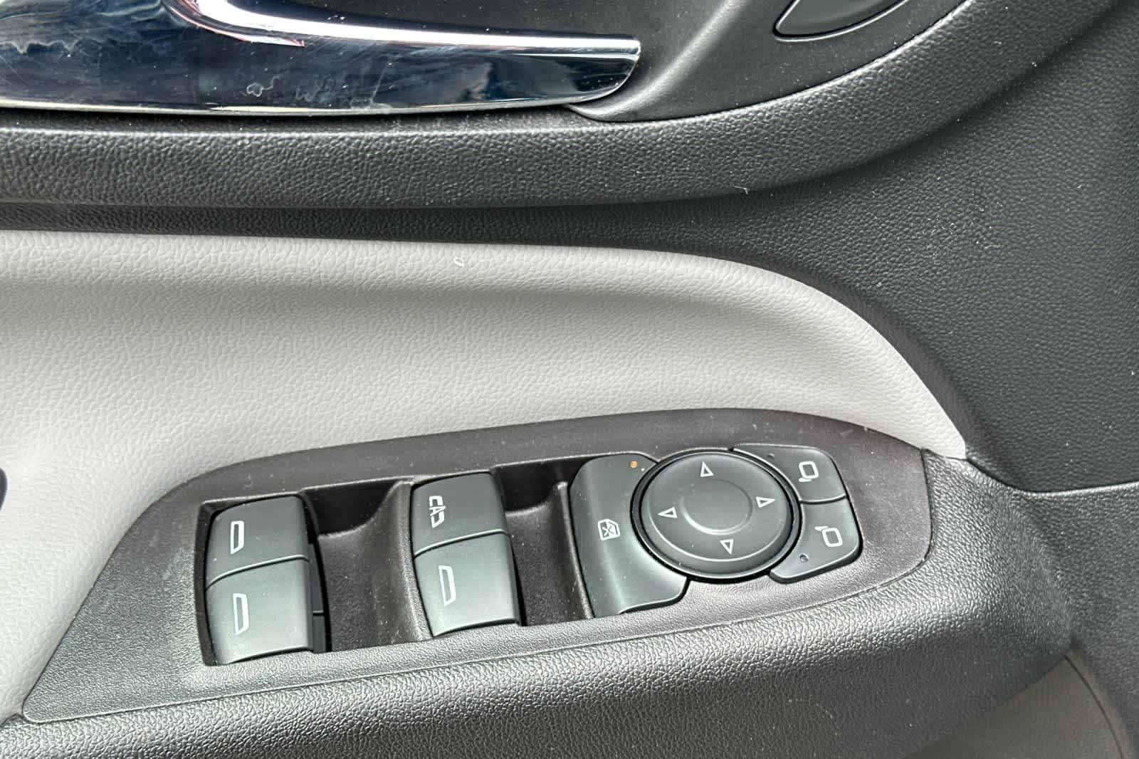 Thumbnail: 2021 Chevrolet Equinox - 12