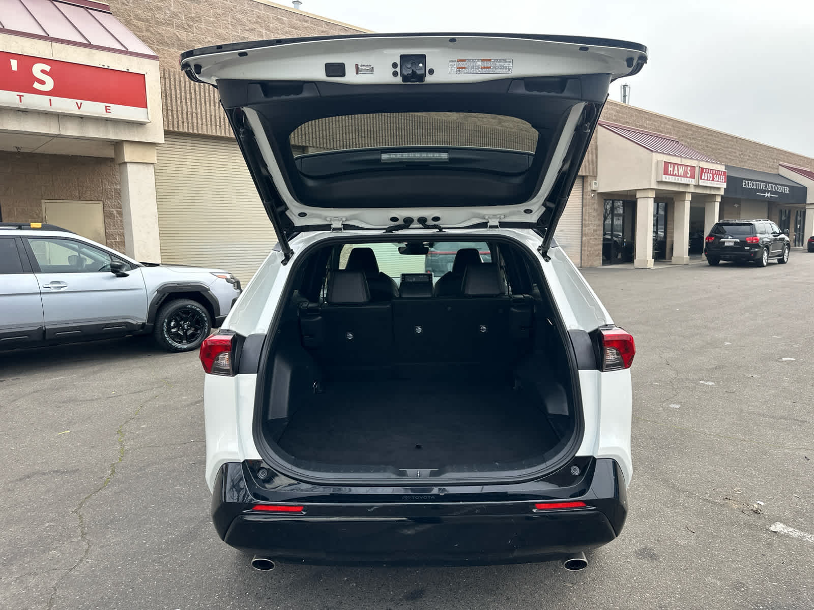 Thumbnail: 2022 Toyota RAV4 - 20