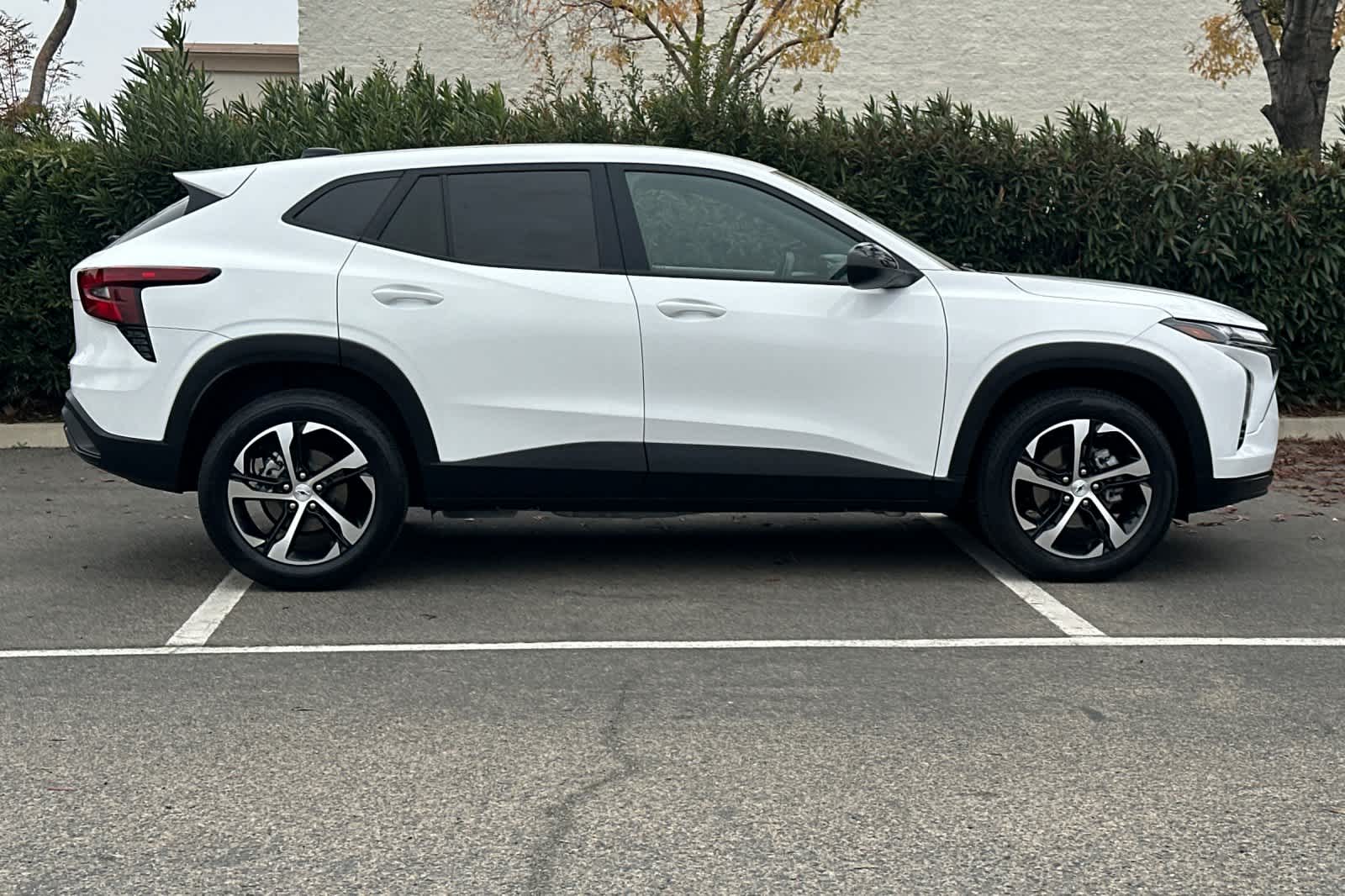 Thumbnail: 2025 Chevrolet Trax - 9