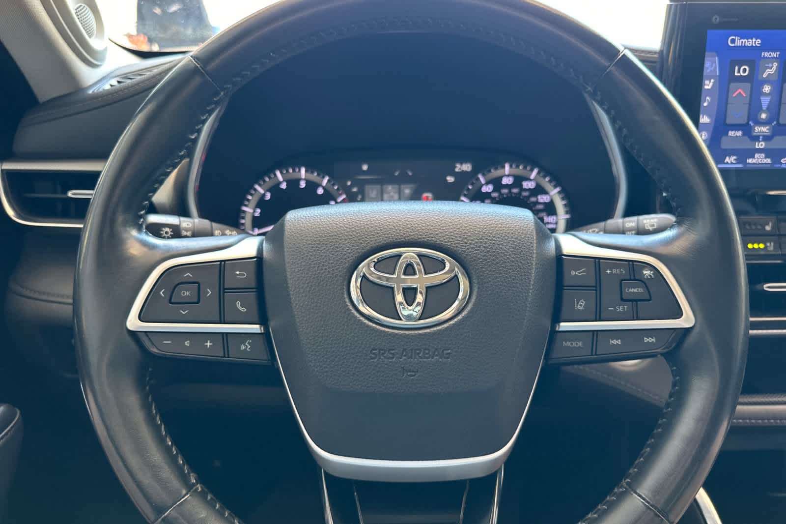 Thumbnail: 2022 Toyota Highlander - 23