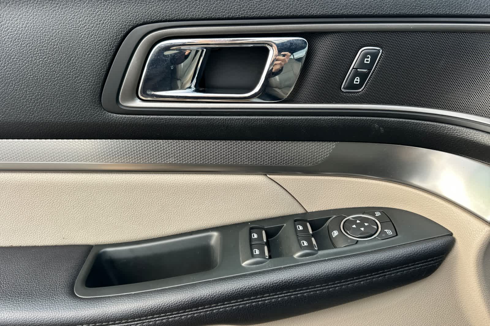 Thumbnail: 2018 Ford Explorer - 12