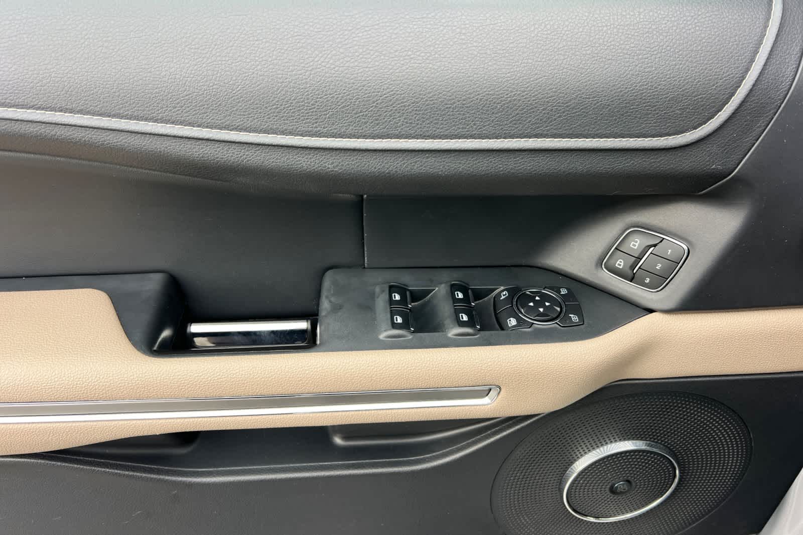 Thumbnail: 2023 Ford Expedition - 12