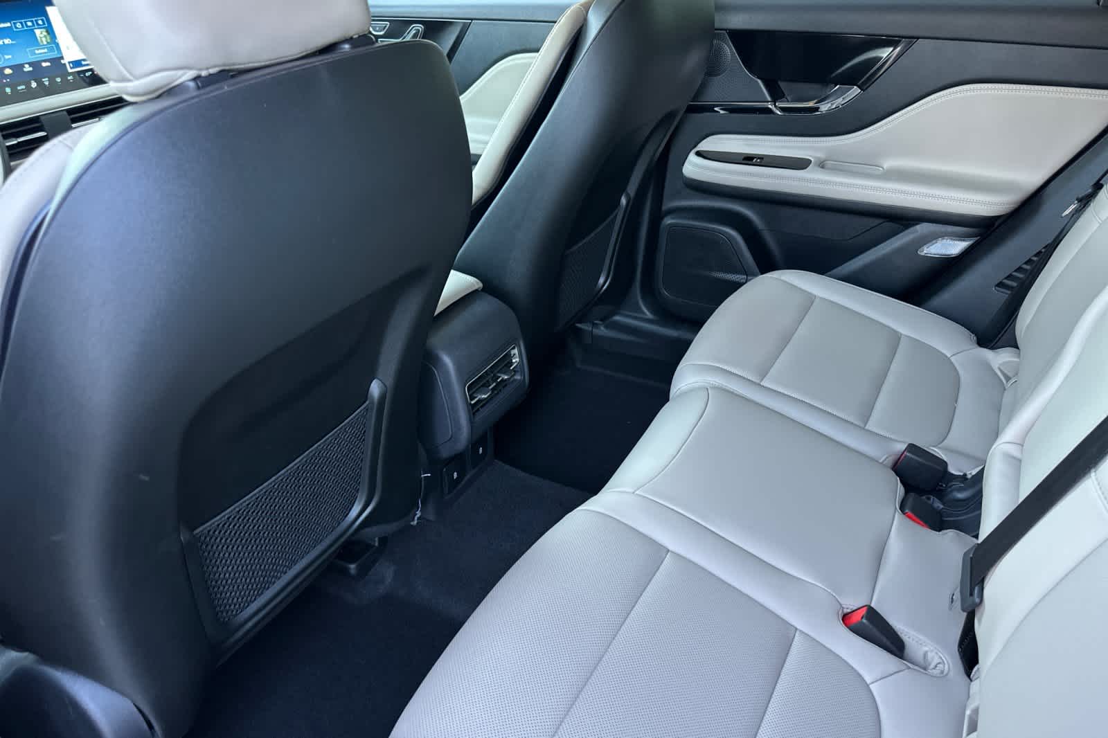 Thumbnail: 2025 Lincoln Corsair - 4