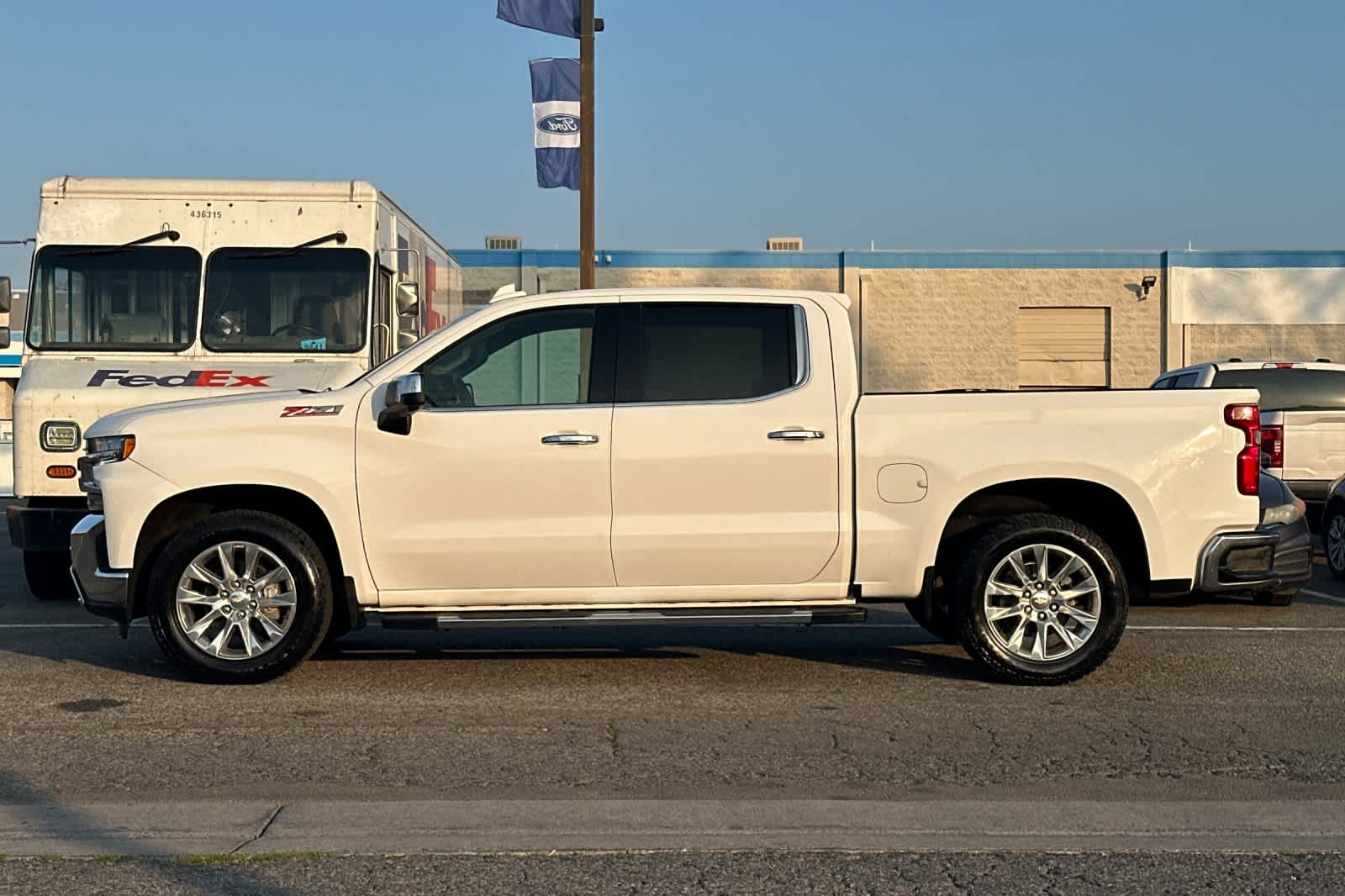 Thumbnail: 2022 Chevrolet Silverado 1500 - 5