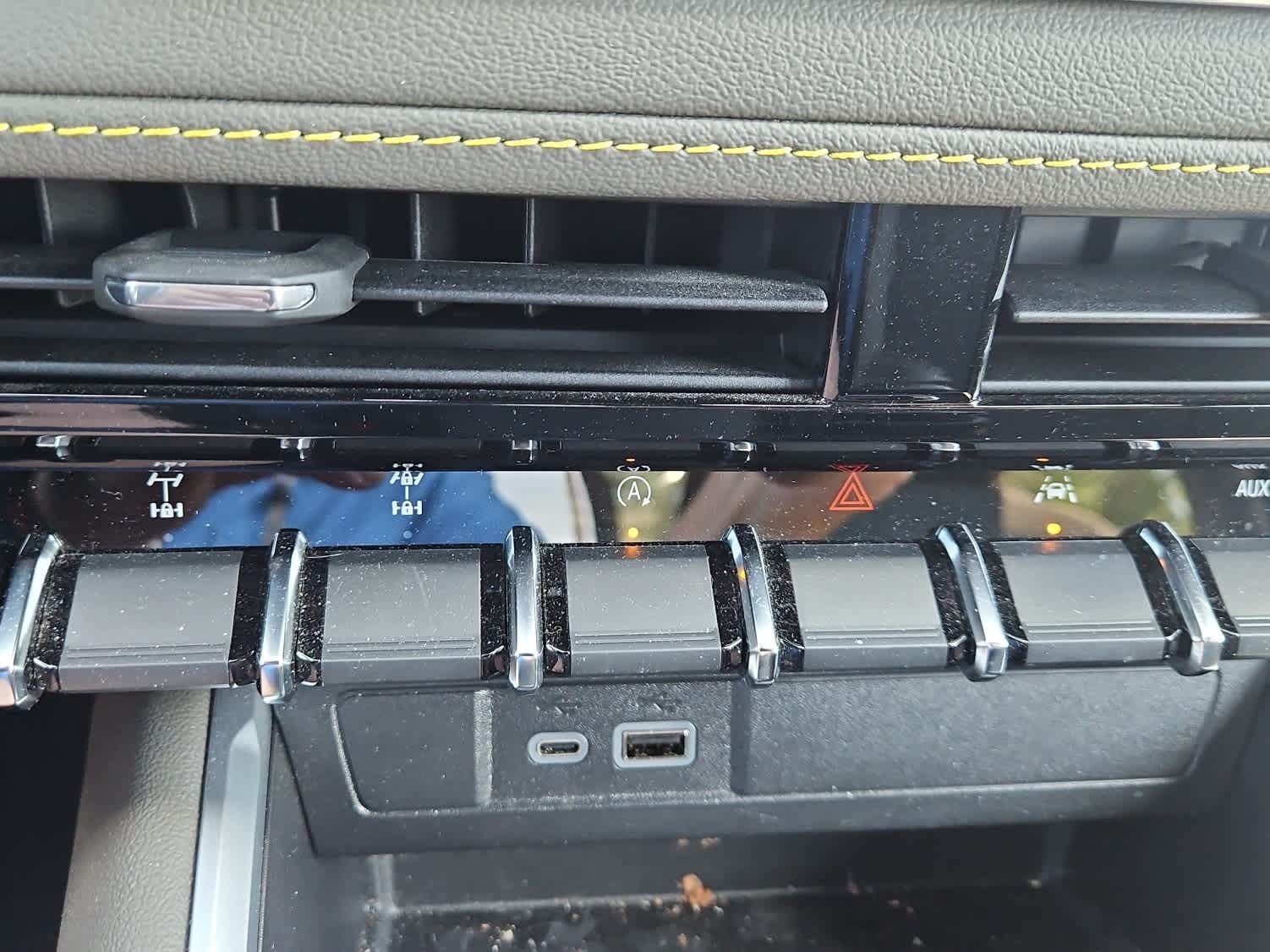 Thumbnail: 2024 Chevrolet Colorado - 18