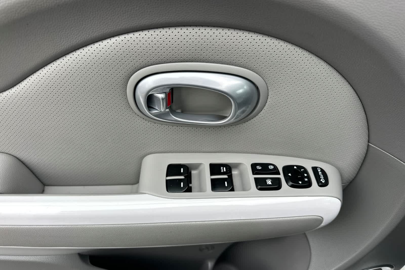 Thumbnail: 2017 Kia Soul EV - 12